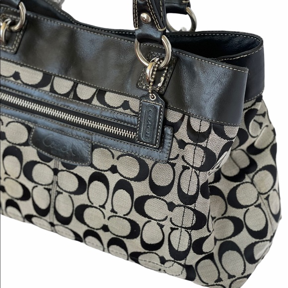 🌸Coach Classic! - Picture 7 of 13